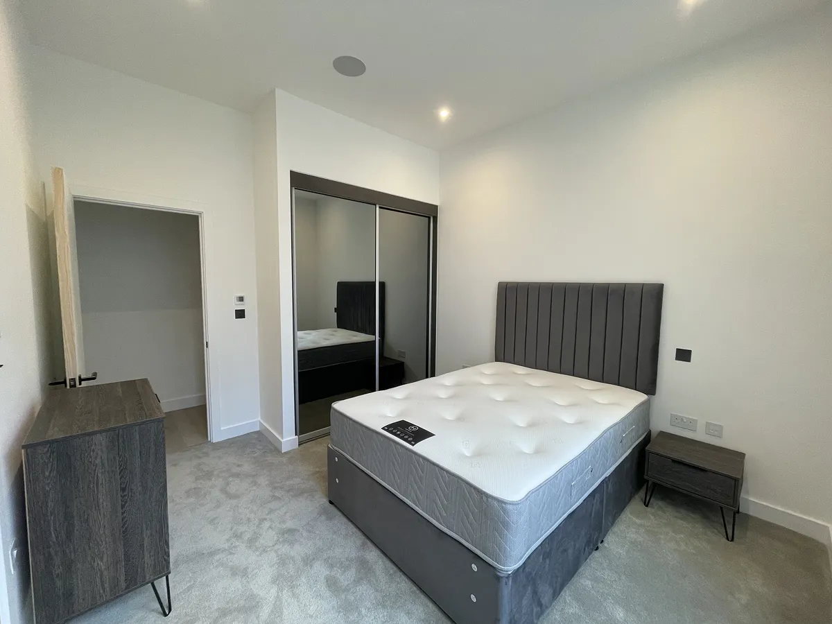 2 bed flat in SE1 Photo-2