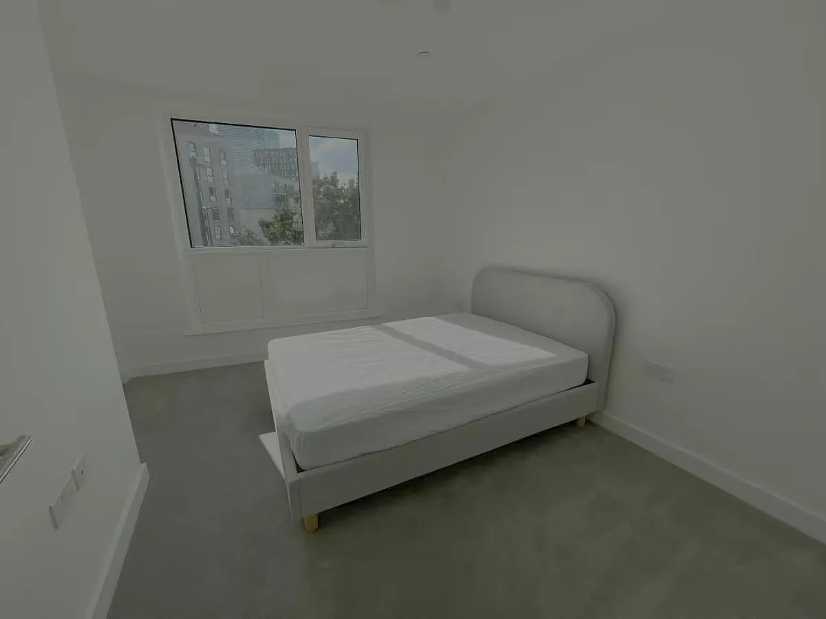 2 bed flat in E14 Photo-5