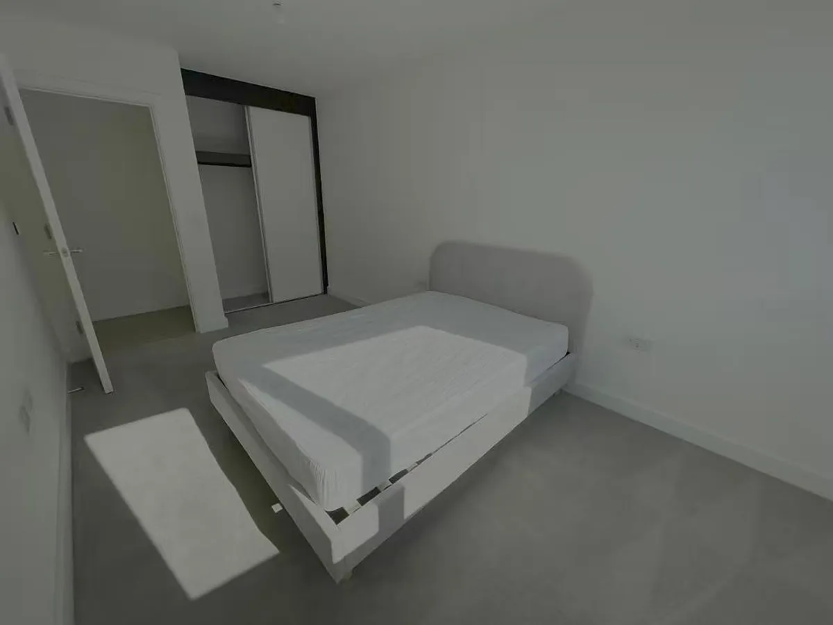 2 bed flat in E14 Photo-6