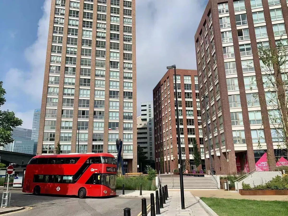 2 bed flat in E14 Photo-11