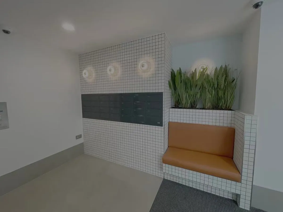 2 bed flat in E14 Photo-10