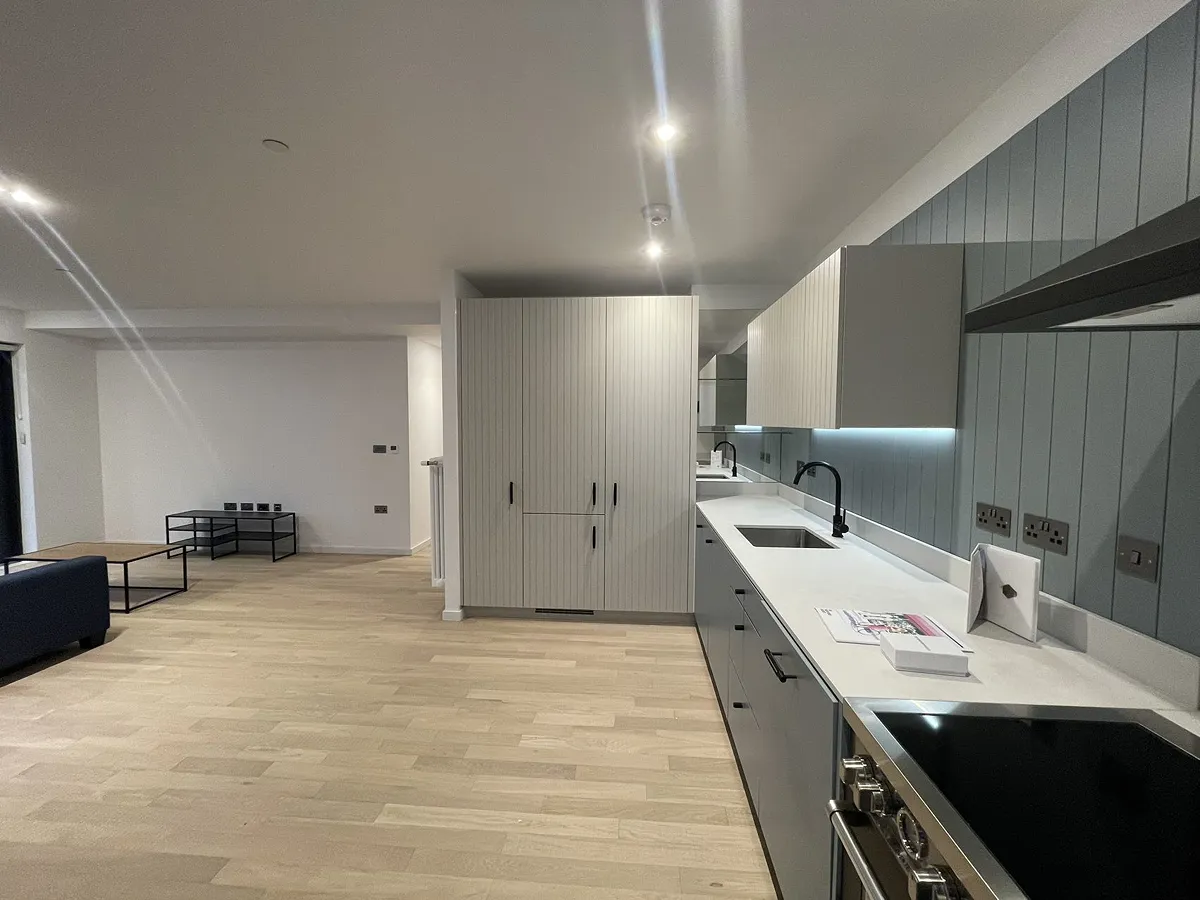 2 bed flat in TW8 Photo-4