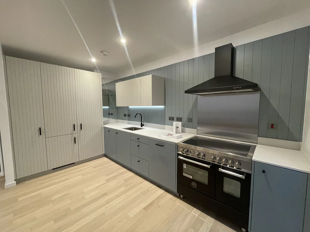 2 bed flat in TW8 Photo-3