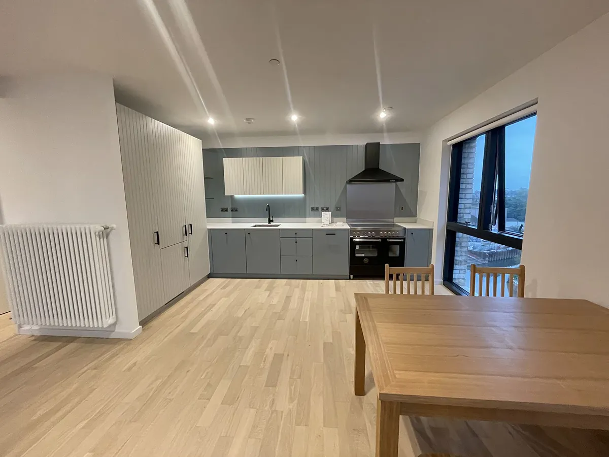 2 bed flat in TW8 Photo-6