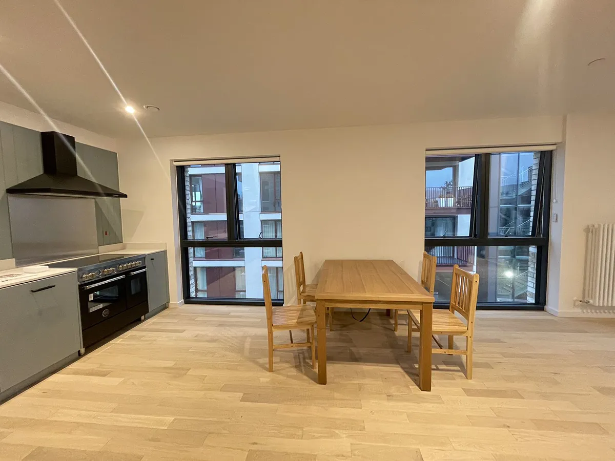 2 bed flat in TW8 Photo-5