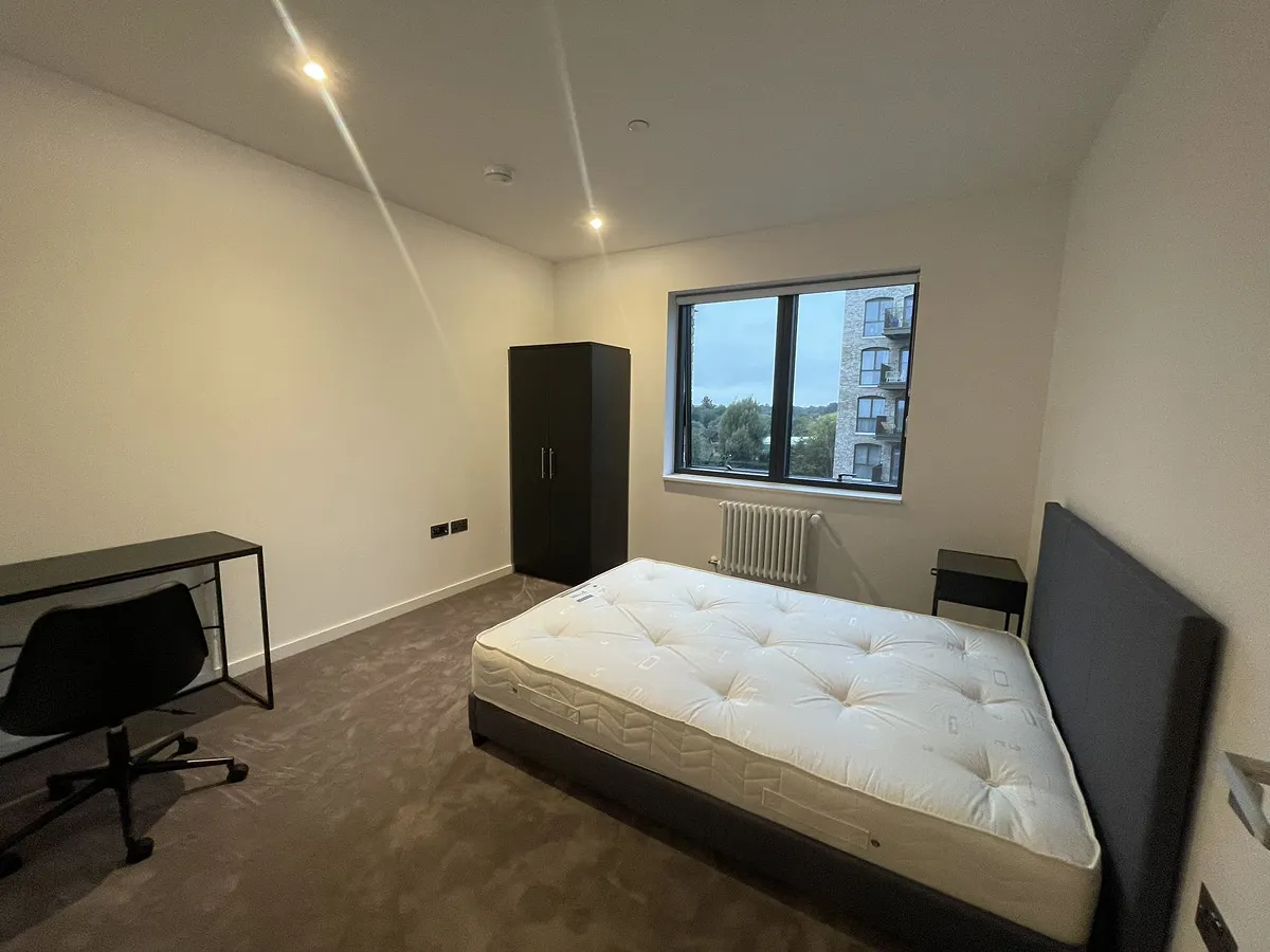 2 bed flat in TW8 Photo-8