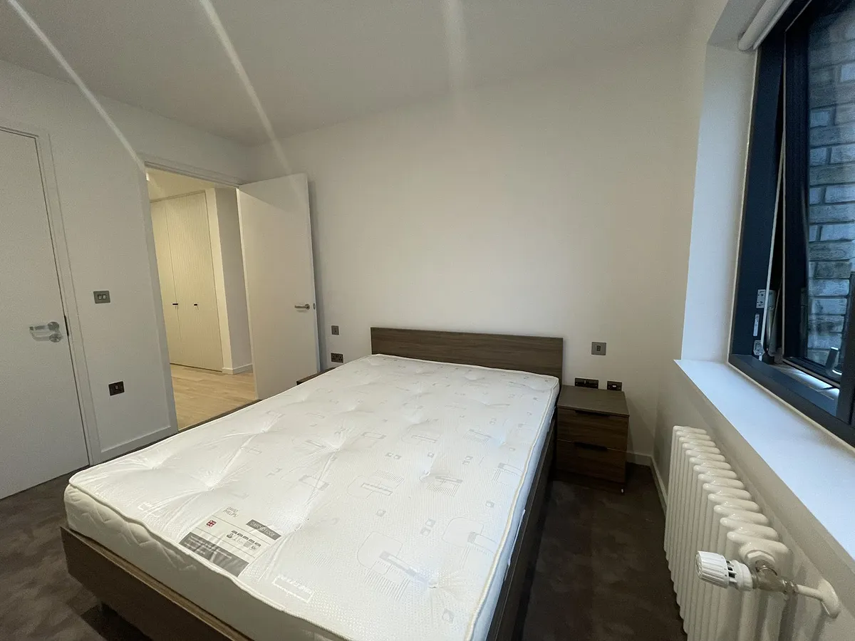 2 bed flat in TW8 Photo-7