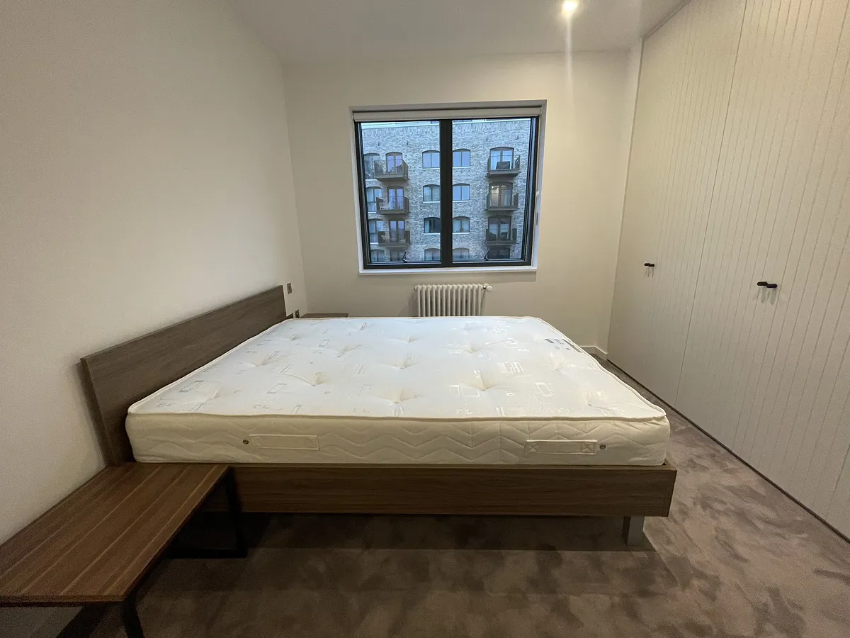 2 bed flat in TW8 Photo-10
