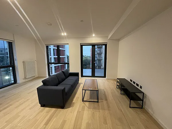 2 bed flat, Calville House, 1 Bradshaw Yard, London TW8 8GE