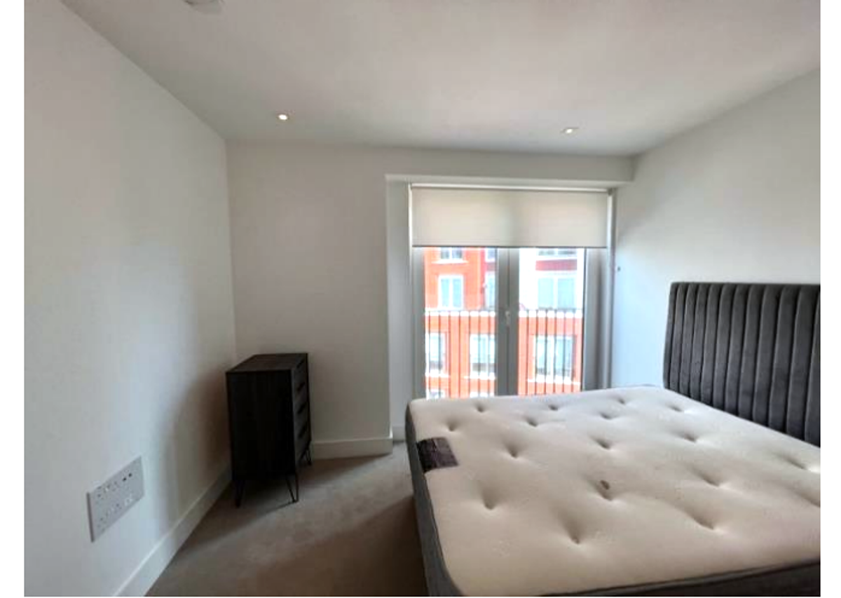 1 bed flat in SW8 Photo-2