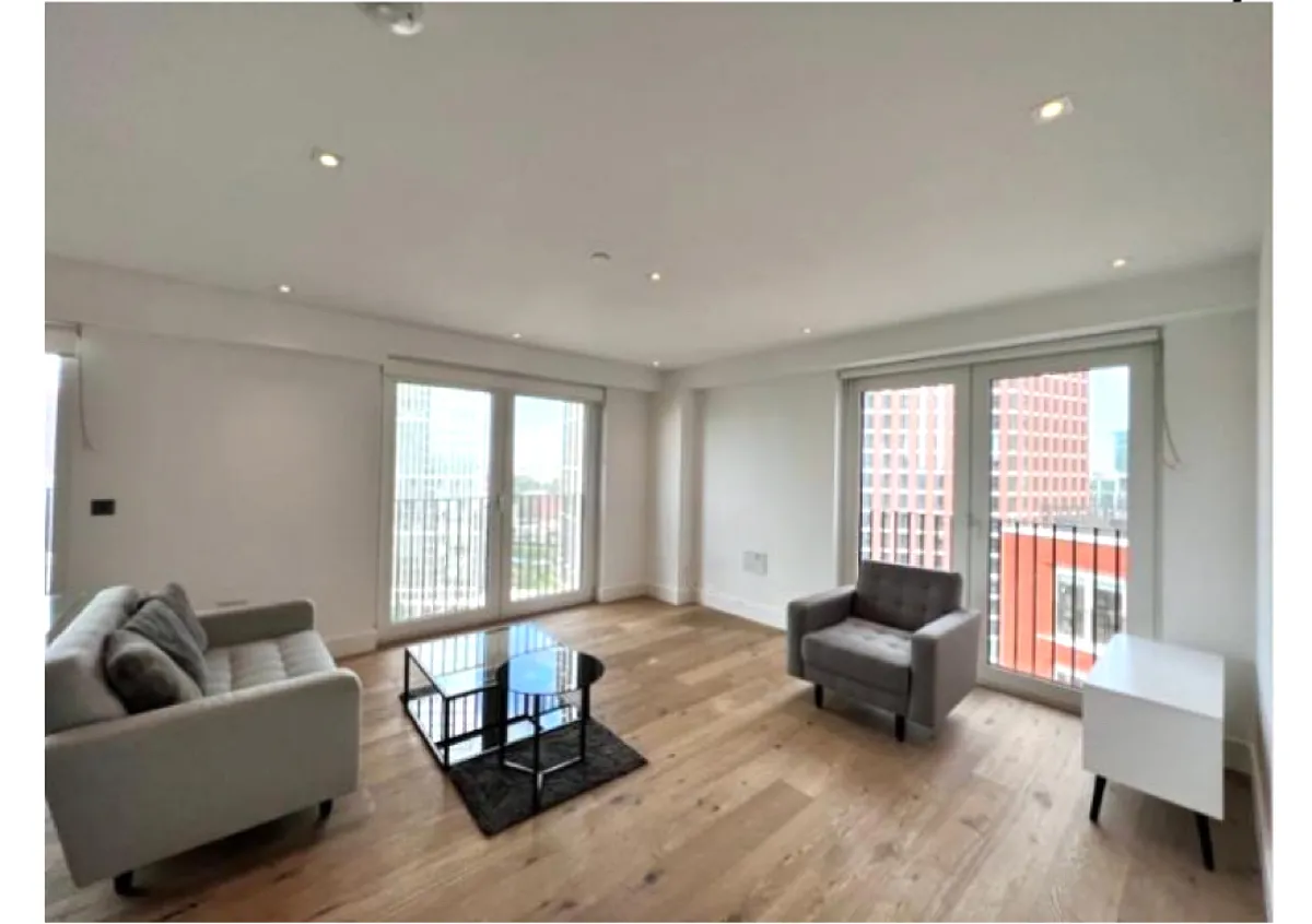 1 bed flat in SW8 Photo-1