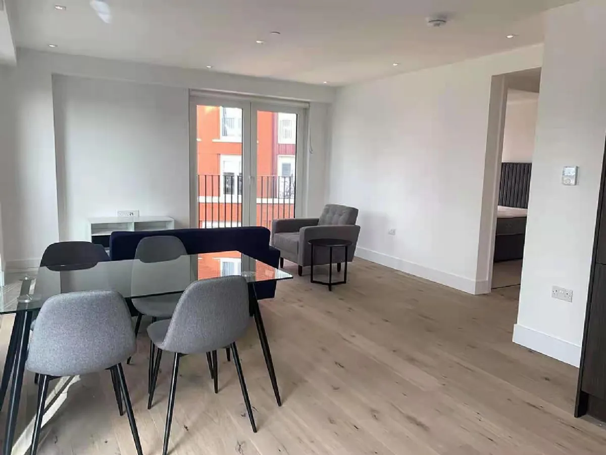 1 bed flat in SW8 Photo-5