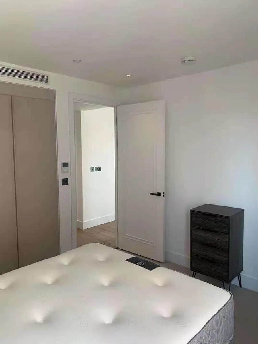 1 bed flat in SW8 Photo-9