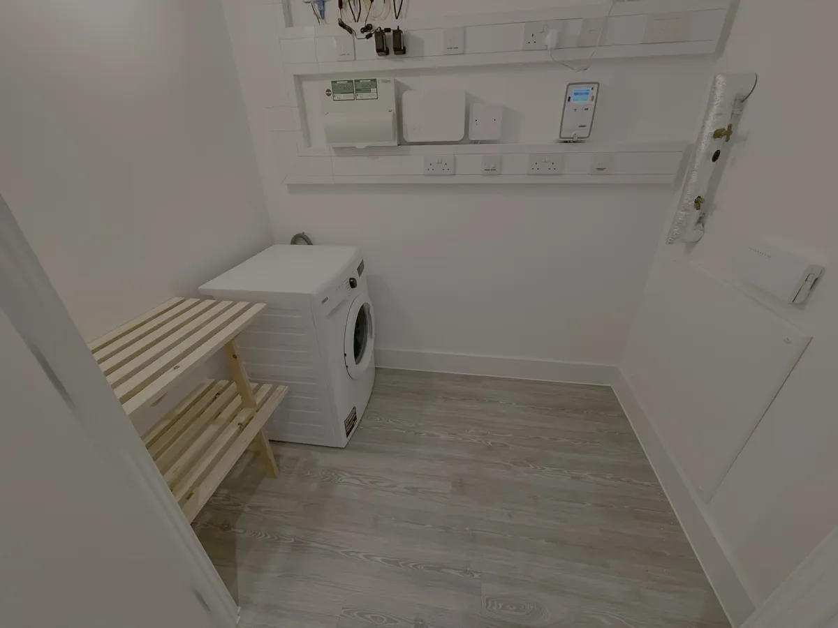 2 bed flat in SE2 Photo-3