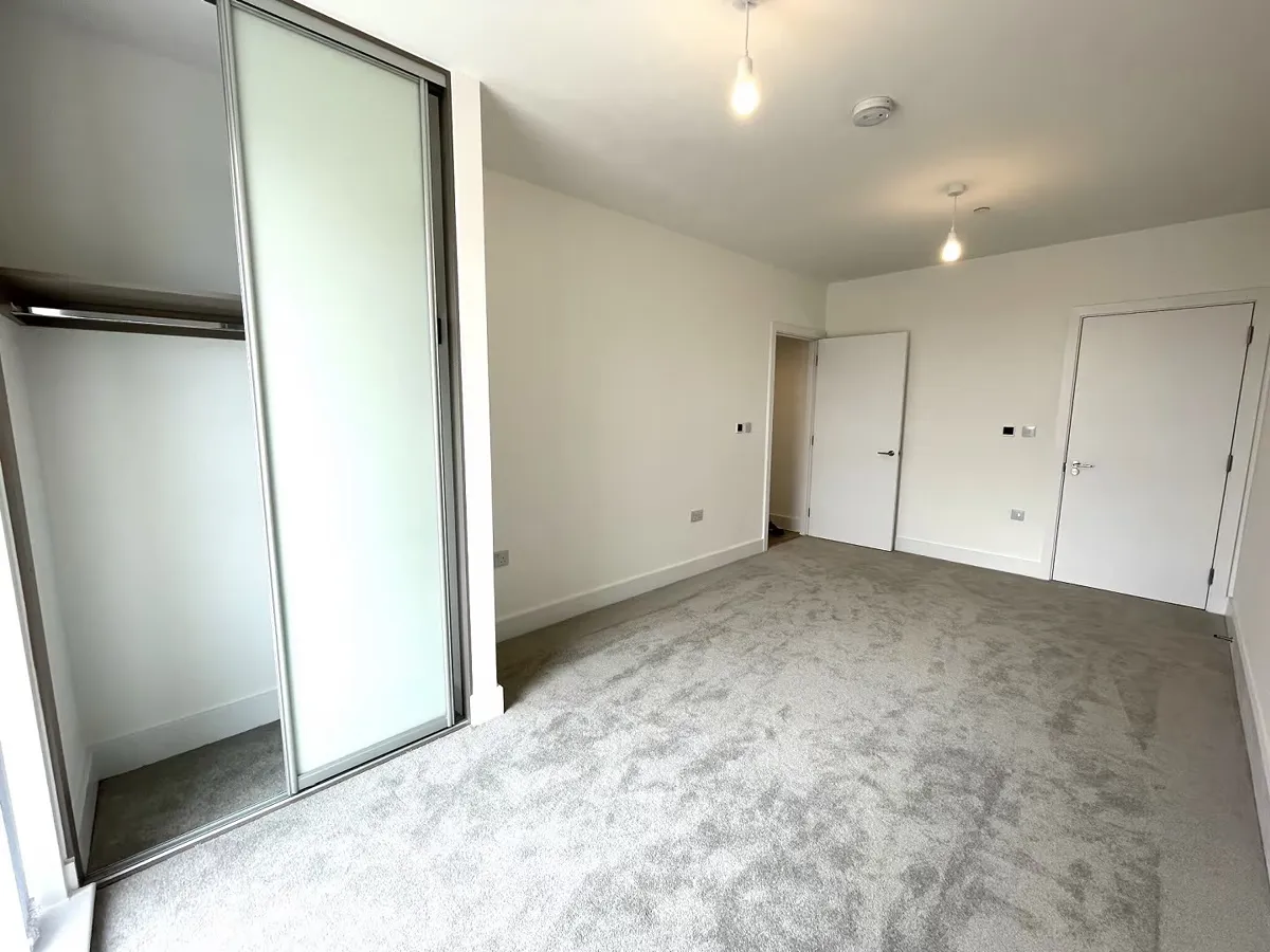 2 bed flat in SE2 Photo-5