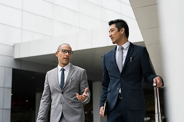Corporate expatriates arriving in the UK